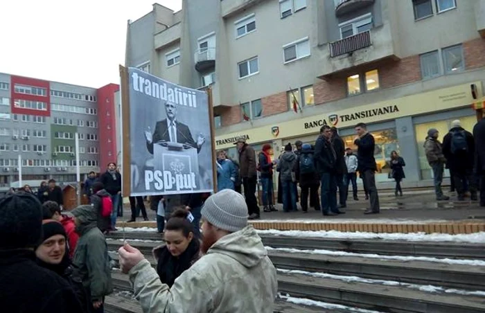 La primele două proteste sătmărenii au fost în medie 100 de persoane FOTO Adrian Caraba