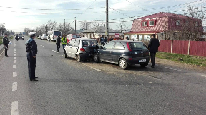 Poliţiştii fac cercetări la faţa locului