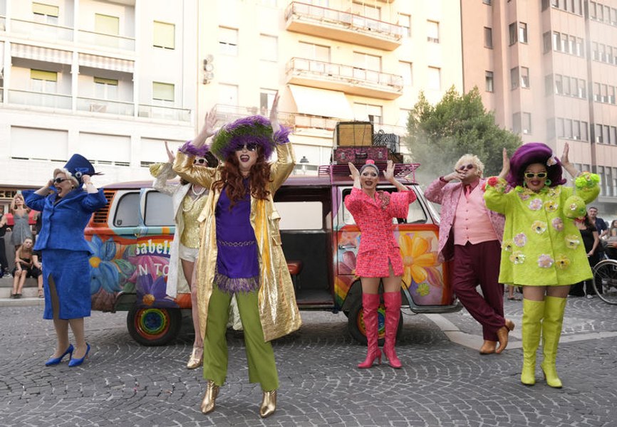 Fantezie cromatică în „Italianca în Alger” la Festivalul Rossini din Pesaro
