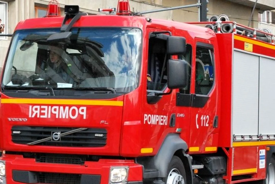 
    Pompierii au intervenit să stingă flăcările produse de explozieFoto: Click!  