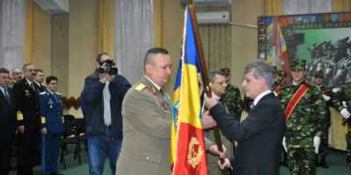 Generalul maior Nicolae Ciucă este noul şef al Forţelor Terestre