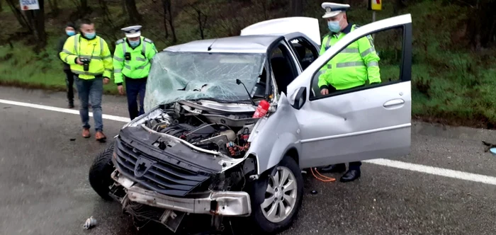 Accident pe DN7 - E81 în Vâlcea pe Dealul Negru - trei autoturisme implicate şi două victime Foto Adevărul