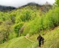 Charlie Ottley pe cărările Parcului Național Buila Vânturarița din Vâlcea Foto Oltenia de Sub Munte Geoparc aspirant UNESCO