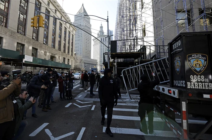 Poliția din New York a instalat baricade în fața tribunalului din Manhattan FOTO EPA-EFE