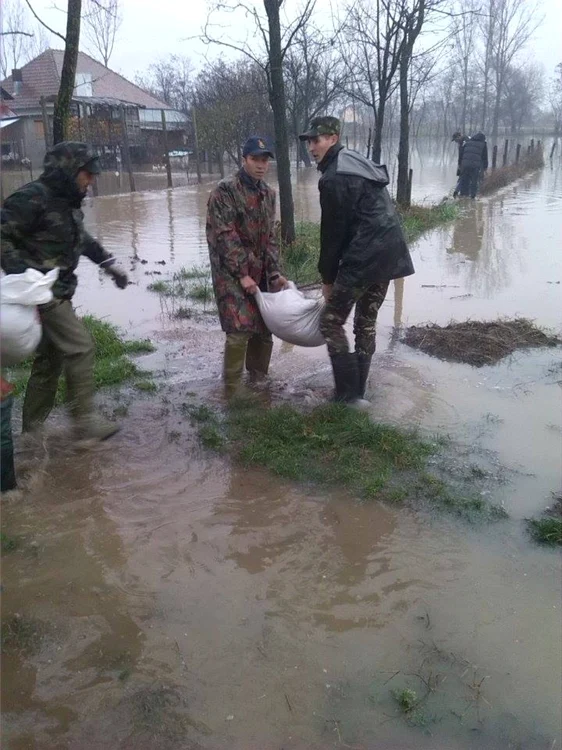 inundatii. Foto Centrul Militar Panait Donici Valcea