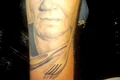 Şi a tatuat  pe braţ  chipul  bunicii  Aspazia jpeg