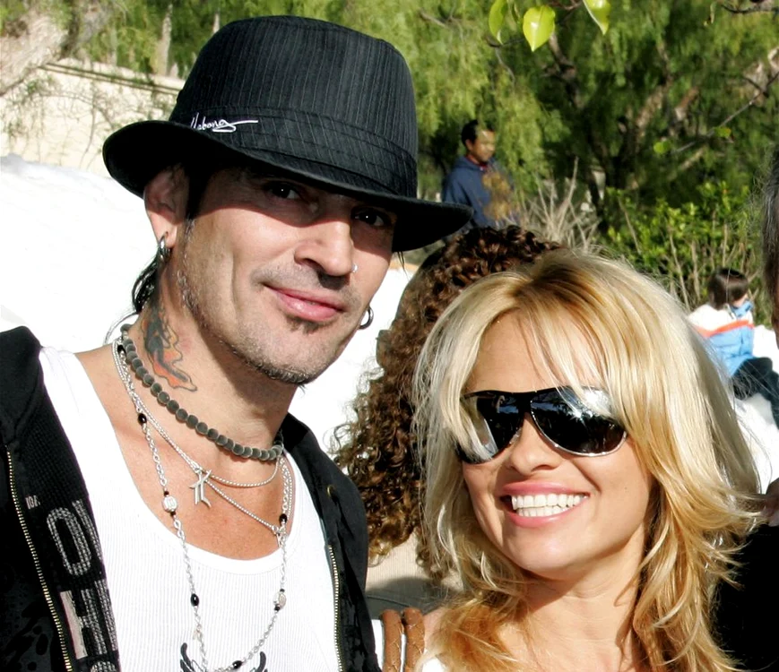 Pamela Anderson şi Tommy Lee s-au filmat în timp ce făceau sex în luna de miere în anul 1995