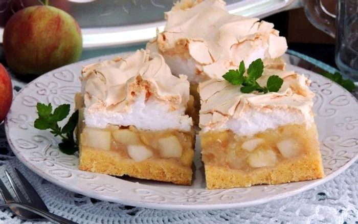 
    Șarlota cu mere este un desert rafinat și ușor de preparatFOTO: adevarul.ro  