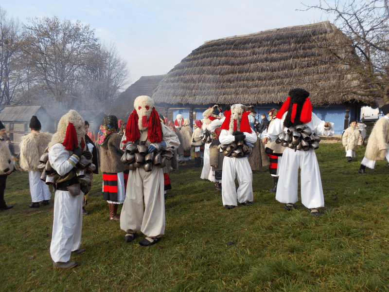 Crăciun în Maramureș. Mircea Bravo și Tanti Lenuța din Chinteni, prezenți la evenimentul de la Muzeul Satului, în Baia Mare