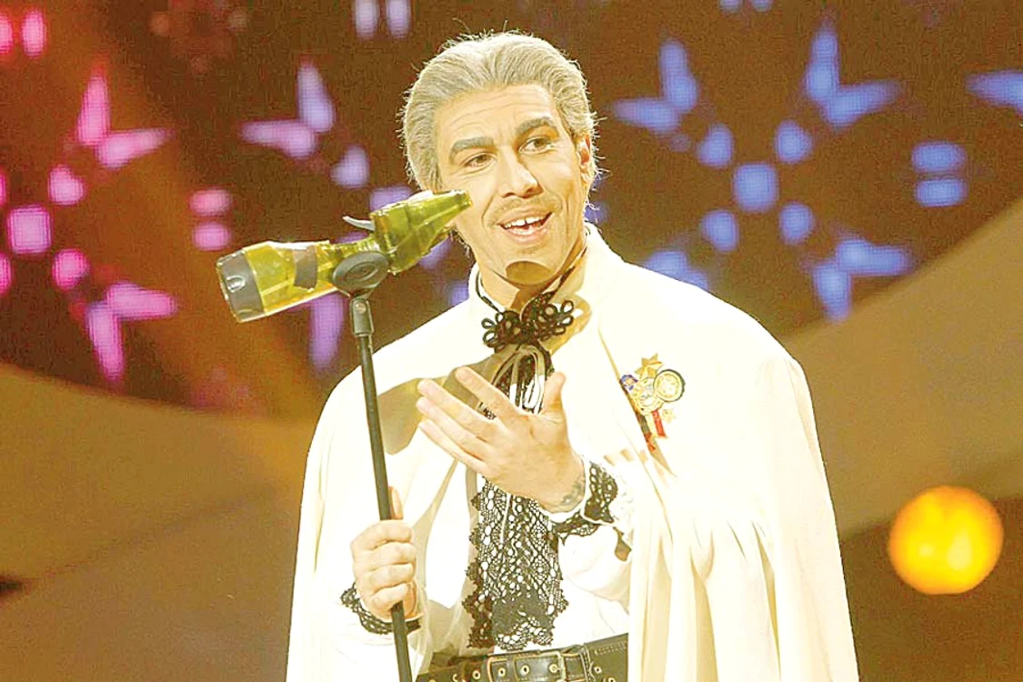 Robbie Williams a fost un  personaj care i-a venit  mănușă lui Velea (Fotografii: Antena 1)