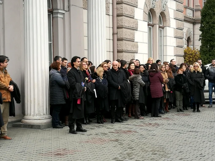 Magistraţii din Cluj protestează faţă de legile Justiţiei votate în Camera Deputaţilor FOTO Remus Florescu