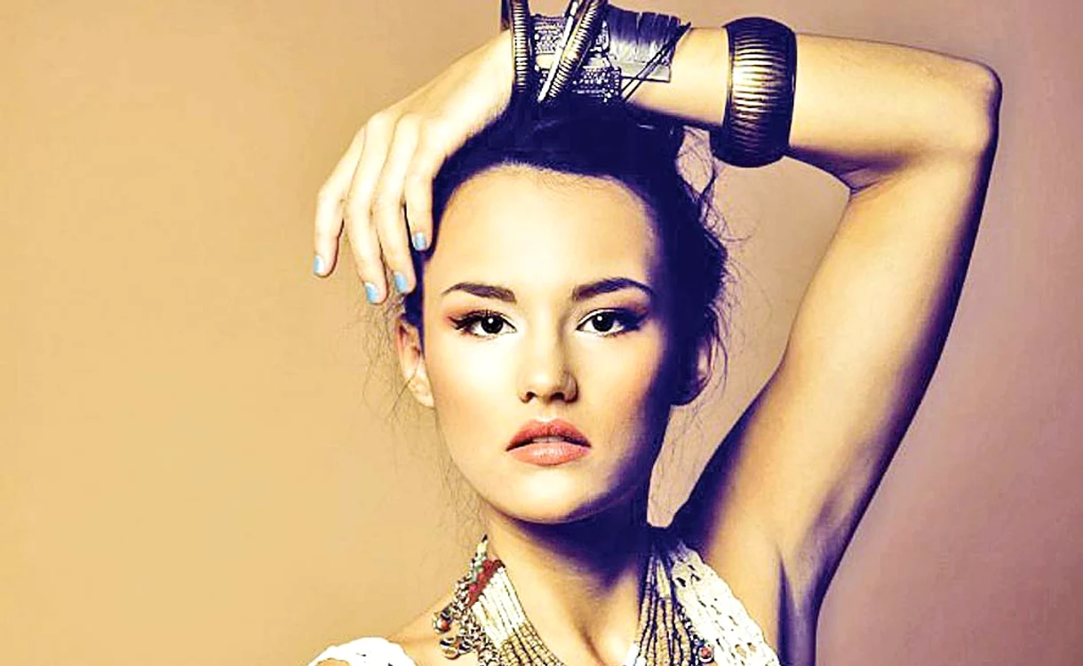 
    Alexandra  Tănăsoiu  (17 ani) –  trupa XOXO. O vom vedea  diseară la  “X-Factor”  (Antena 1)  
