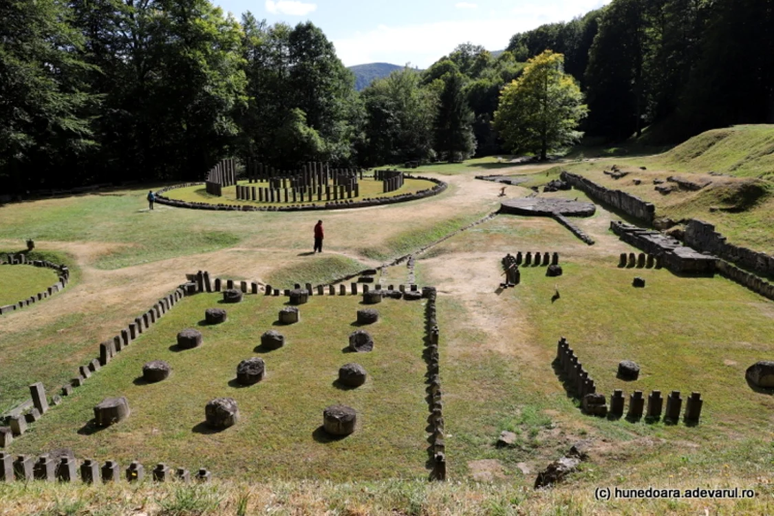 Sarmizegetusa Regia a fost mulţi ani scormonită de căutătorii de comori. ADEVĂRUL