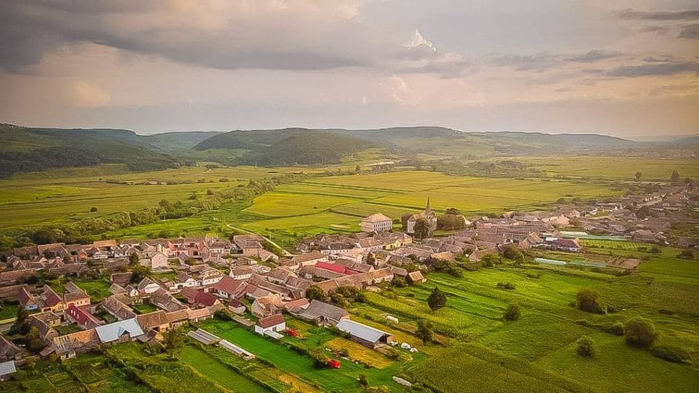 Destinații ascunse din România pentru mini-vacanța de 1 Mai și Paște. Unde găsiți satele Hoghilag și Mălâncrav