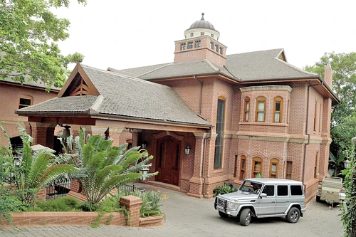 Aşa arată casa unchiului lui Oscar Pistorius în care atletul va sta în următorii 4 anifoto: AP
