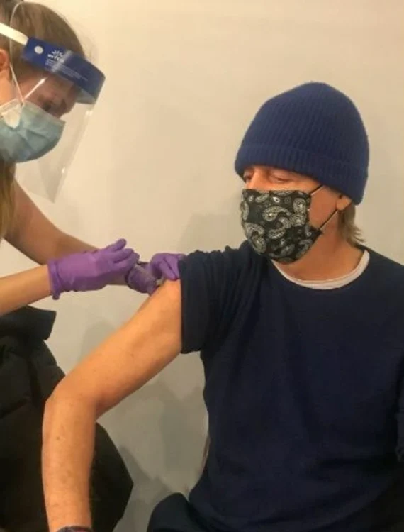Artistul i-a îndemnat pe fani să-i urmeze exemplulFoto: arhiva personală