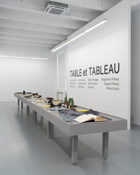 12 artiști expun la galeria de artă Arsmonitor: „Table et Tableau”. Până când pot fi văzute lucrările