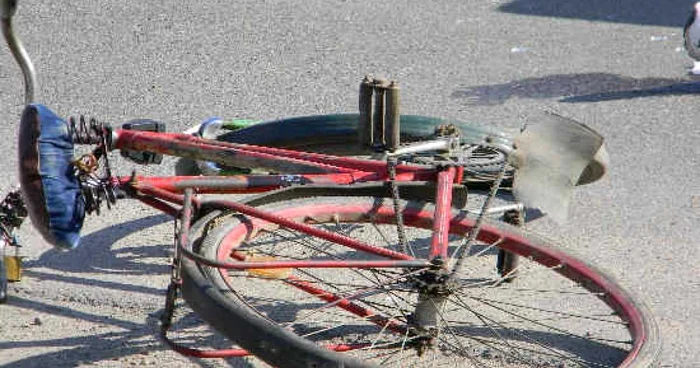 Poliţia spune că vina aparţine biciclistului