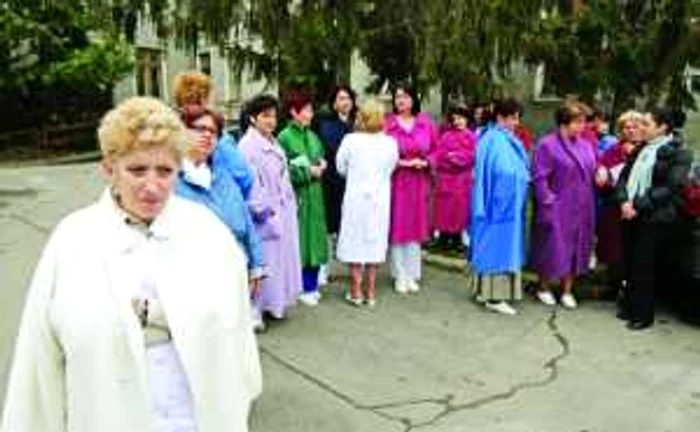 Cadrele medicale, revoltate că li s-au tăiat sporurile salariale.