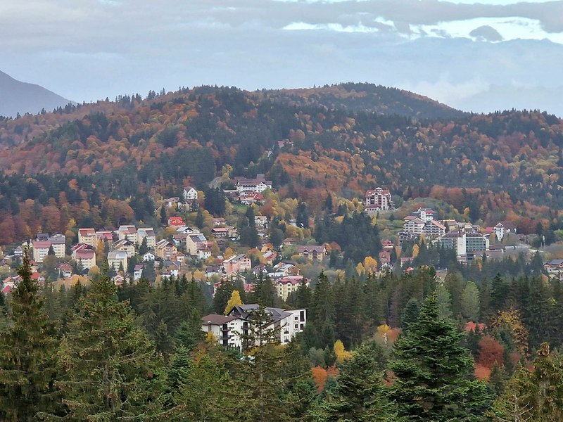 Cât costă un sejur la munte în vacanța de toamnă. Ce includ ofertele și care sunt stațiunile din România pe care le preferă turiștii