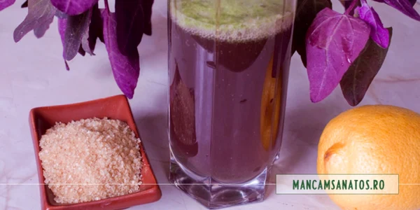 Meniu raw vegan de Paşti - citronadă cu suc de lobodă roşie Sursă foto mancamsanatos.ro