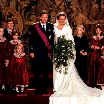 Helene, sora Reginei Mathilde, la nunta acesteia cu Philippe al Belgiei. FOTO: Casa Regală belgiană