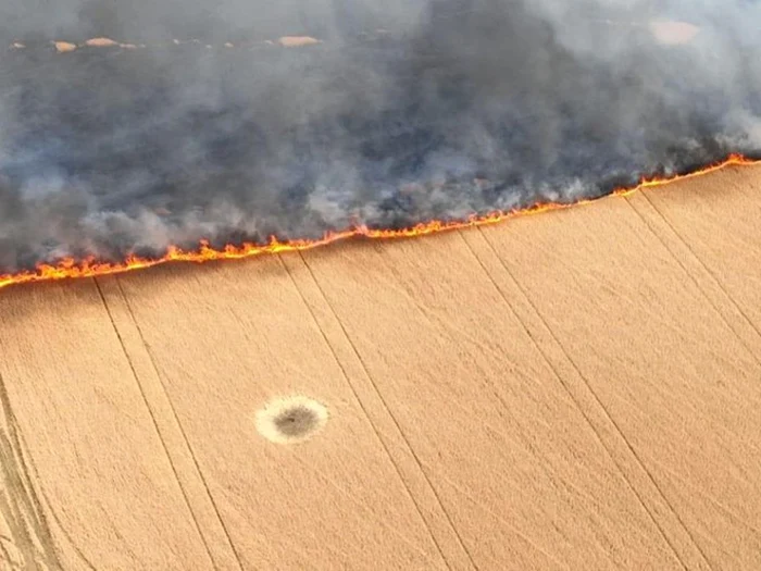 Câmpurile de cereale din regiunea Zaporojie ar fi fost incendiate de armata rusă, potrivit MAE ucrainean Foto: Twitter/ Oleg Nikolenko