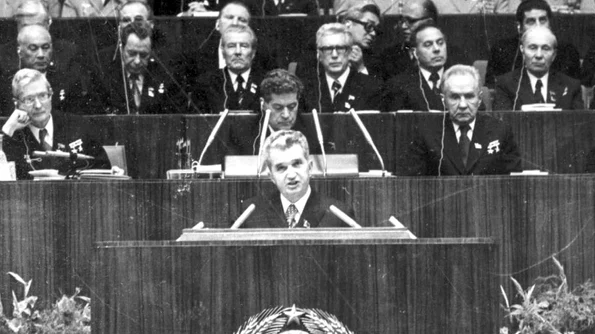 Nicolae Ceaușescu, înarmarea și înfometarea jpeg