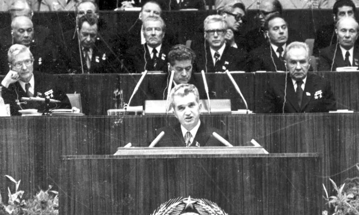 Nicolae Ceaușescu, înarmarea și înfometarea jpeg