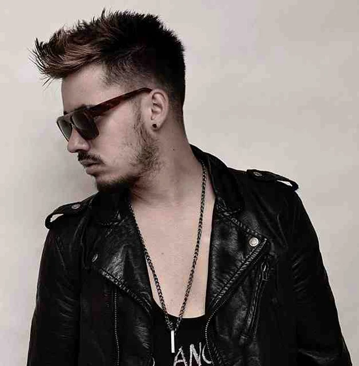 Adrian Ţuţu crede că un cântec bun se poate impune la radio indiferent de "prietenii"Foto: arhiva personală