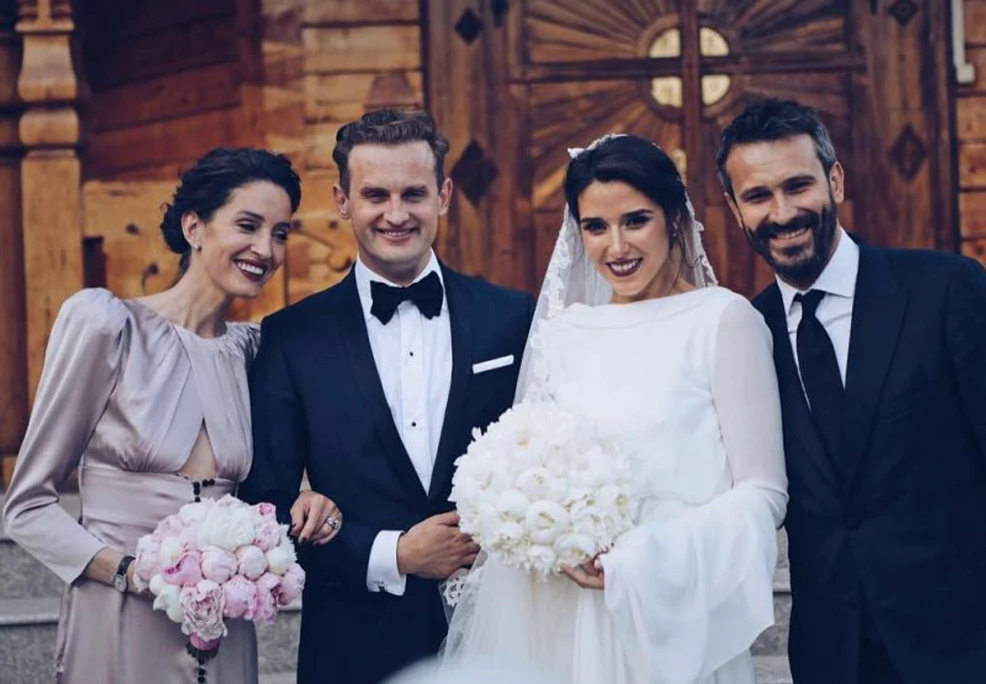 Sorin şi Ramona Brotnei, alături de naşii lor Nicolai şi Monica Tandfoto: arhiva personală