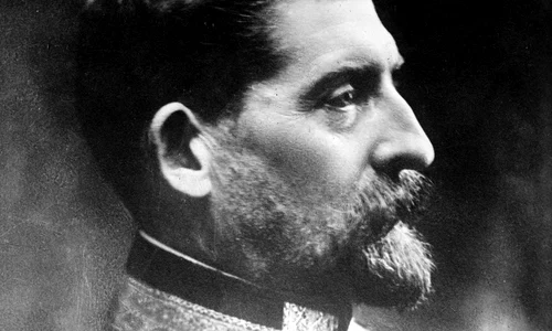 28 martie: Este promulgată, prin decret regal, Constituţia României Mari jpeg