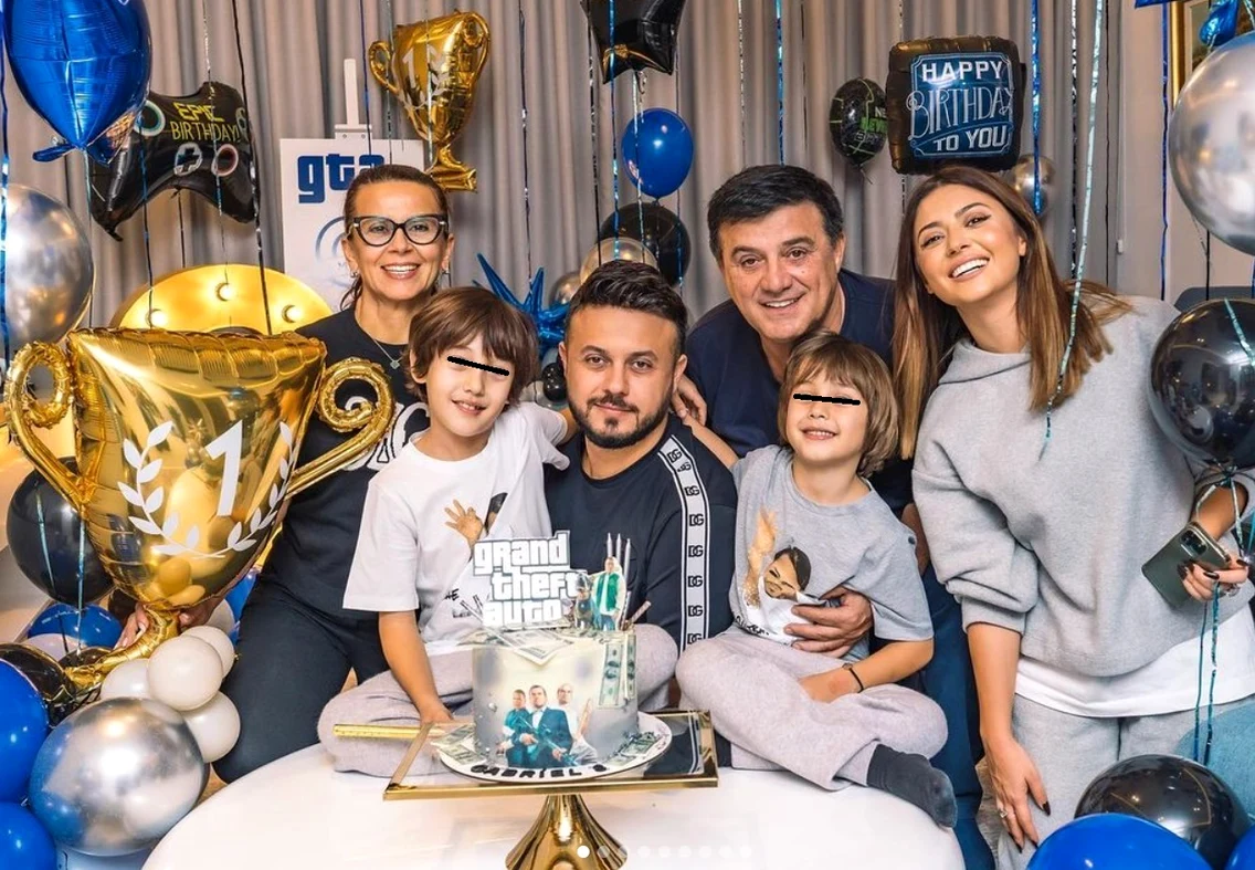 Niculae Bădălău, alături de familie, la ziua nepotului