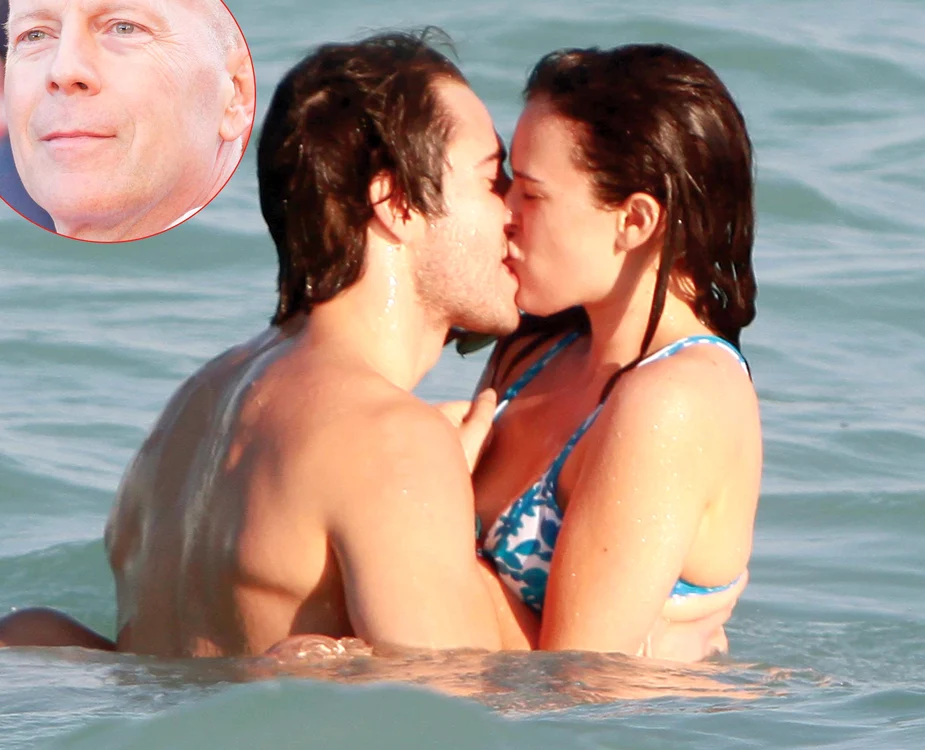 
    Rumer Willis şi iubitul ei s-au hârjonit pe o plajă  din Miami  