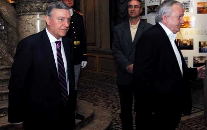Adrian Porumboiu (dreapta) nu crede în varianta depunctării de către FRF. FOTO: Răzvan Păsărică