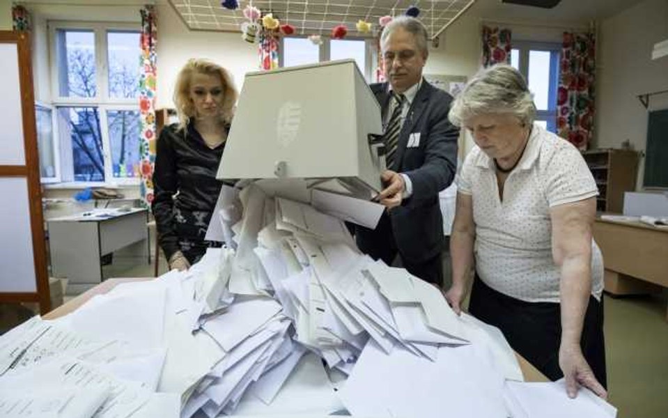 Secțiile de votare s-au închis în Ungaria, începe numărarea buletinelor. Prezență record la urne. Rezultatele preliminare ale alegerilor din Ungaria
