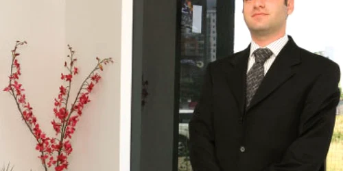 Kfir Gindi a crescut cu lapte şi ciment