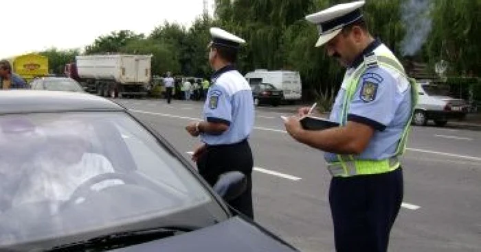 Hunedoara: Tupeu de şofer: băut la volan şi fără permis de conducere