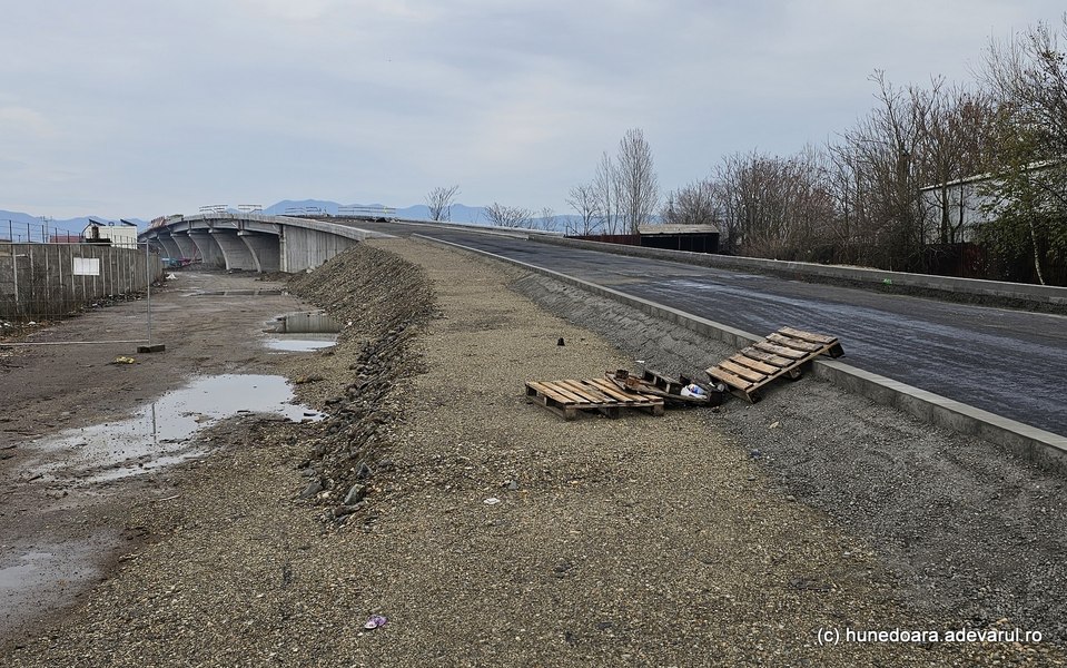 Pasajul spectaculos din Deva, finalizat în 2024. Va trece peste calea ferată de mare viteză VIDEO