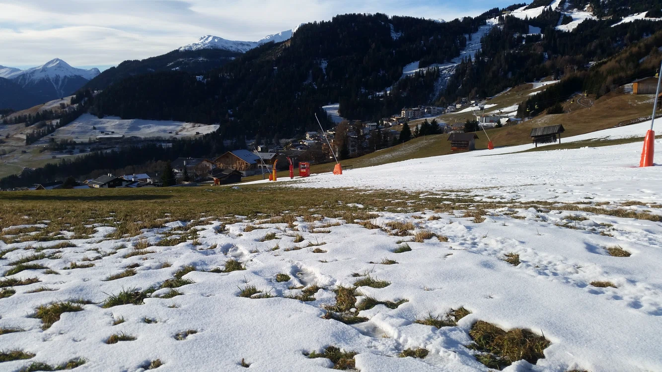 Pârtie de schi din Austria fără zăpadă FOTO Shutterstock 