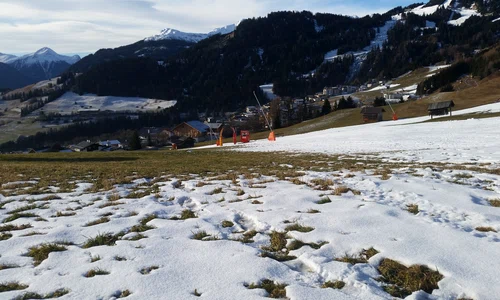 Pârtie de ski din Austria fără zăpadă FOTO Shutterstock 
