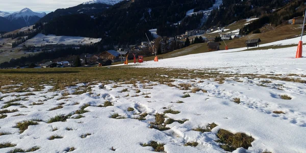 Pârtie de ski din Austria fără zăpadă FOTO Shutterstock 