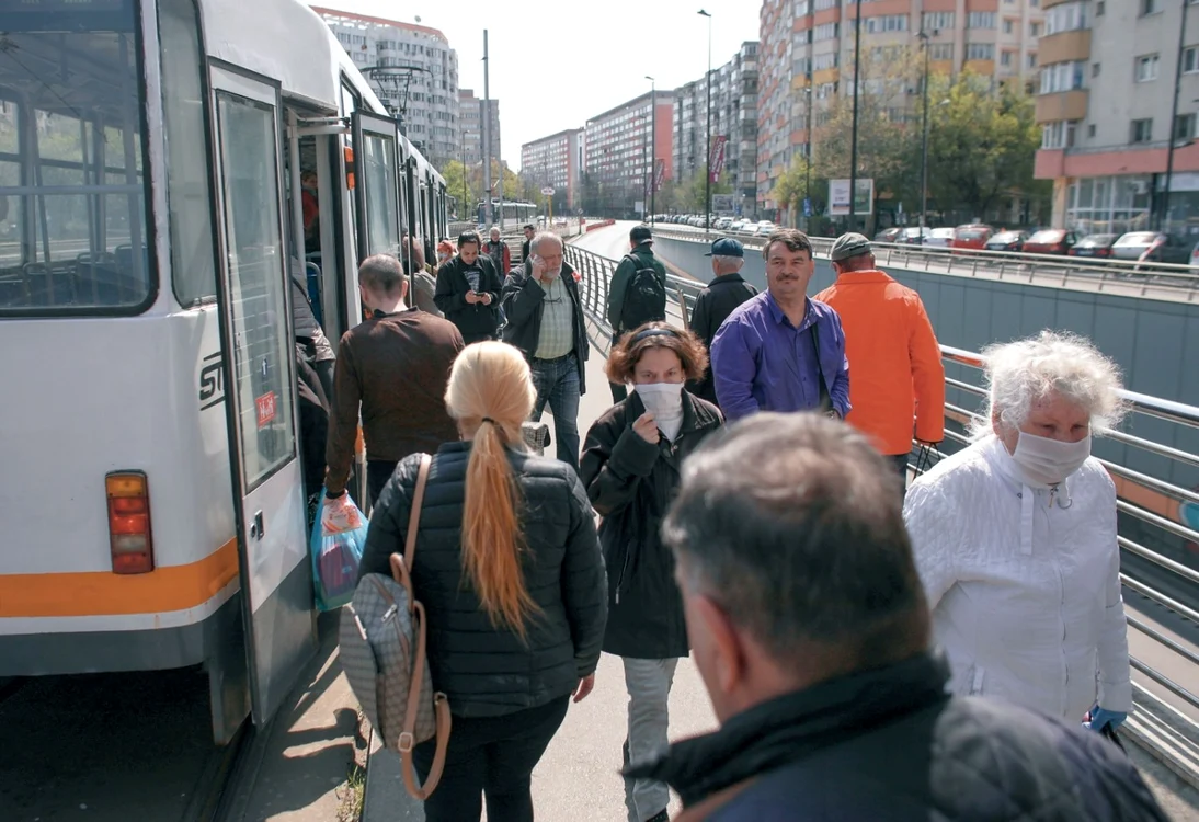 Călătorii pot folosi linia de navetă de autobuze 641. Foto Inquam