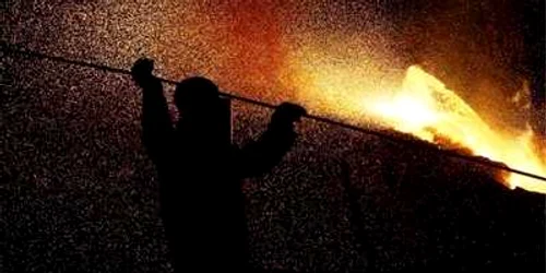 Sârbul care a incendiat Ambasada SUA la Belgrad riscă 12 ani de închisoare