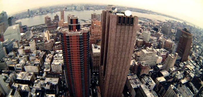 AT&T Long Lines Building (prima din dreapta imaginii) este situată la un bloc distanţă de sediul FBI din New York FOTO cryptome.org