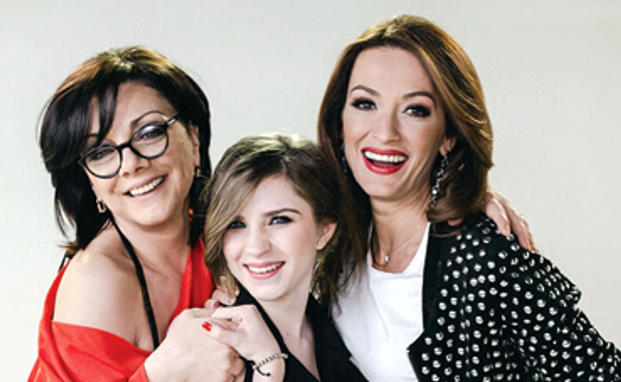 
    Carmen Tănase, Cristina Ciobănaşu şi Anca Ţurcaşiu  sunt cele mai noi vedete ale postului  “Happy Channel”, care va emite din 8 martie  