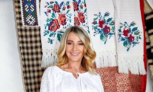 1 gimnasta nadia comaneci in costum popular imagine brand iiana 1 jpg jpeg