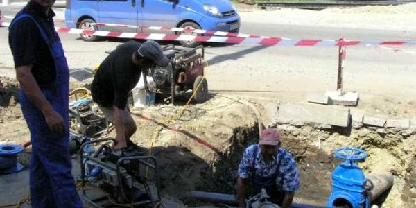 Muncitorii vor folosi pompe noi 