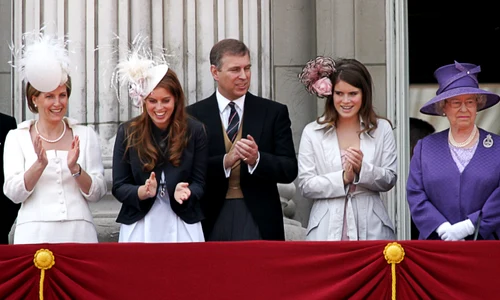 Ducesa Sophie, Prințesa Beatrice, Prințul Andrew, Prințesa Eugenie, Regina Elisabeta, în 2006 GettyImages 71228650 jpg