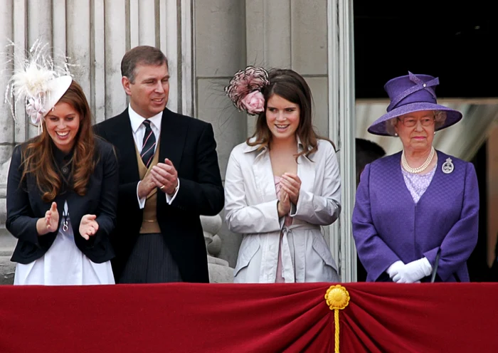 Ducesa Sophie, Prințesa Beatrice, Prințul Andrew, Prințesa Eugenie, Regina Elisabeta, în 2006 GettyImages 71228650 jpg